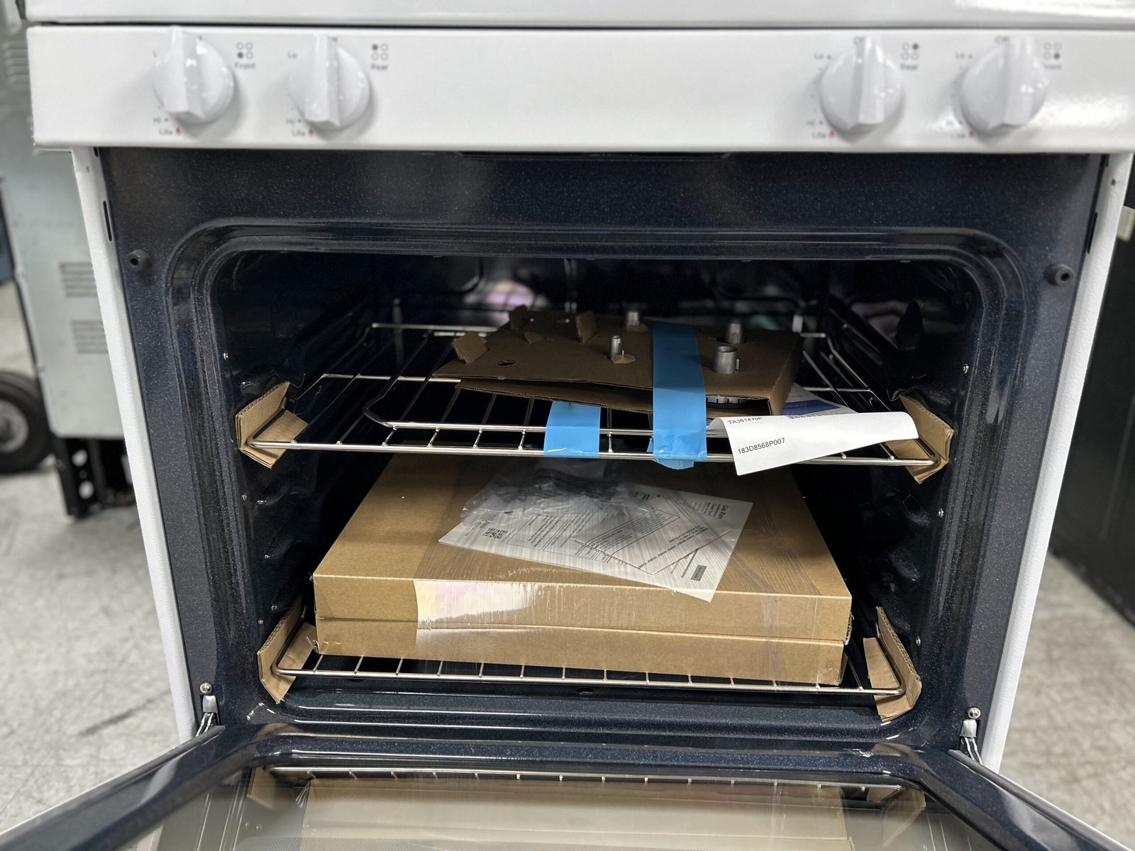 GE New Gas Range Oven - Image 5