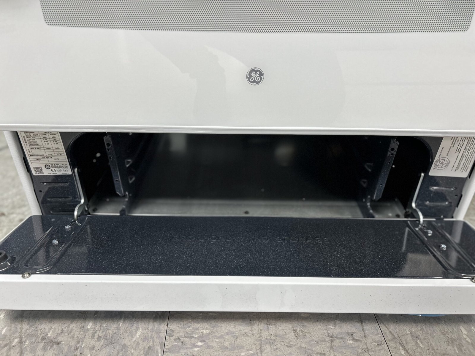 GE New Gas Range Oven - Image 6