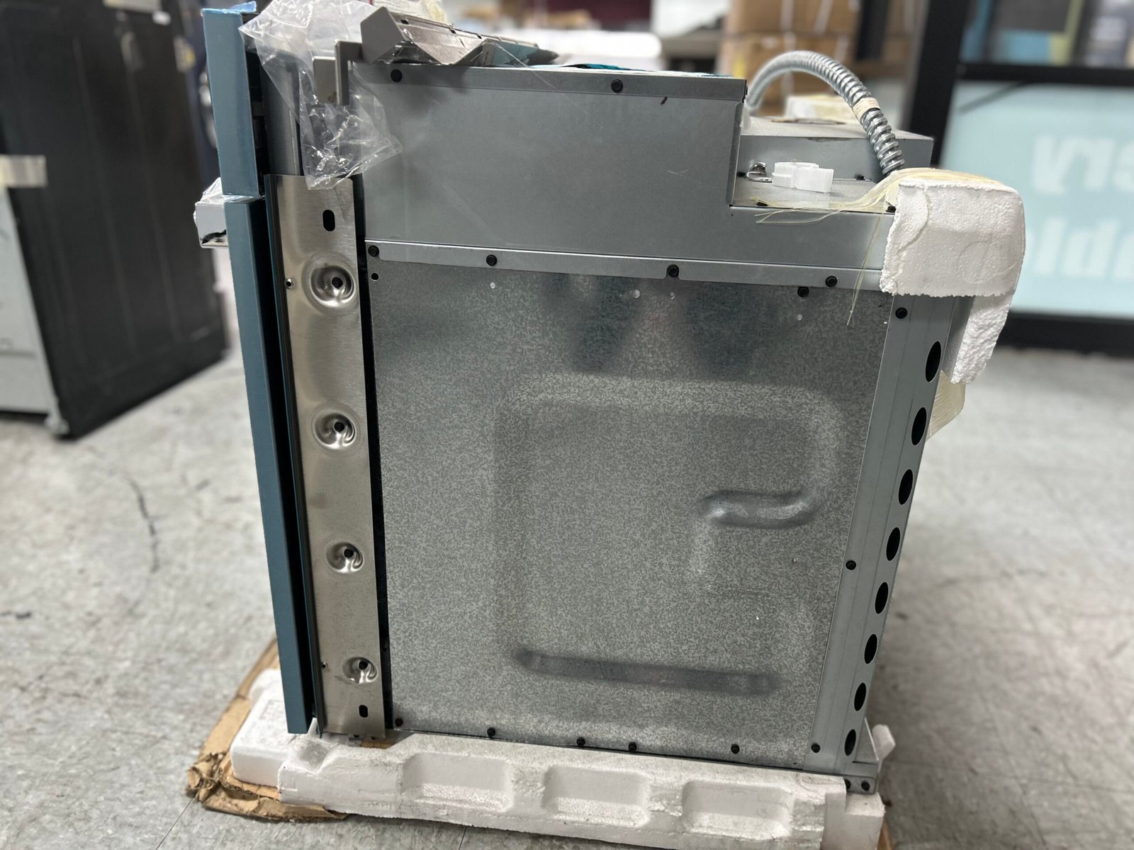 GE New Wall Oven - Image 4
