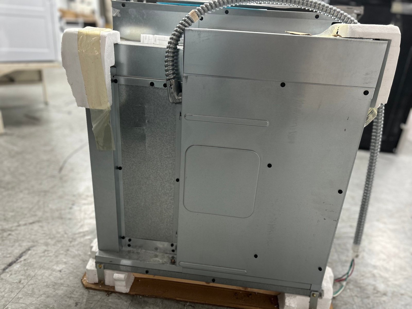 GE New Wall Oven - Image 5