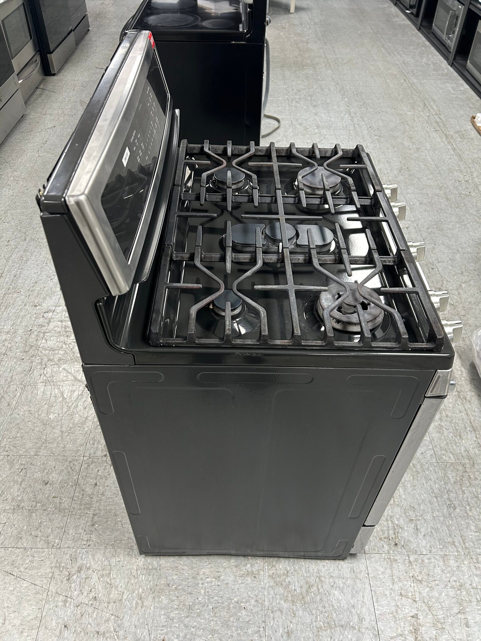 GE Profile PGB930SEJSS 30" Gas Convection Range - Image 9