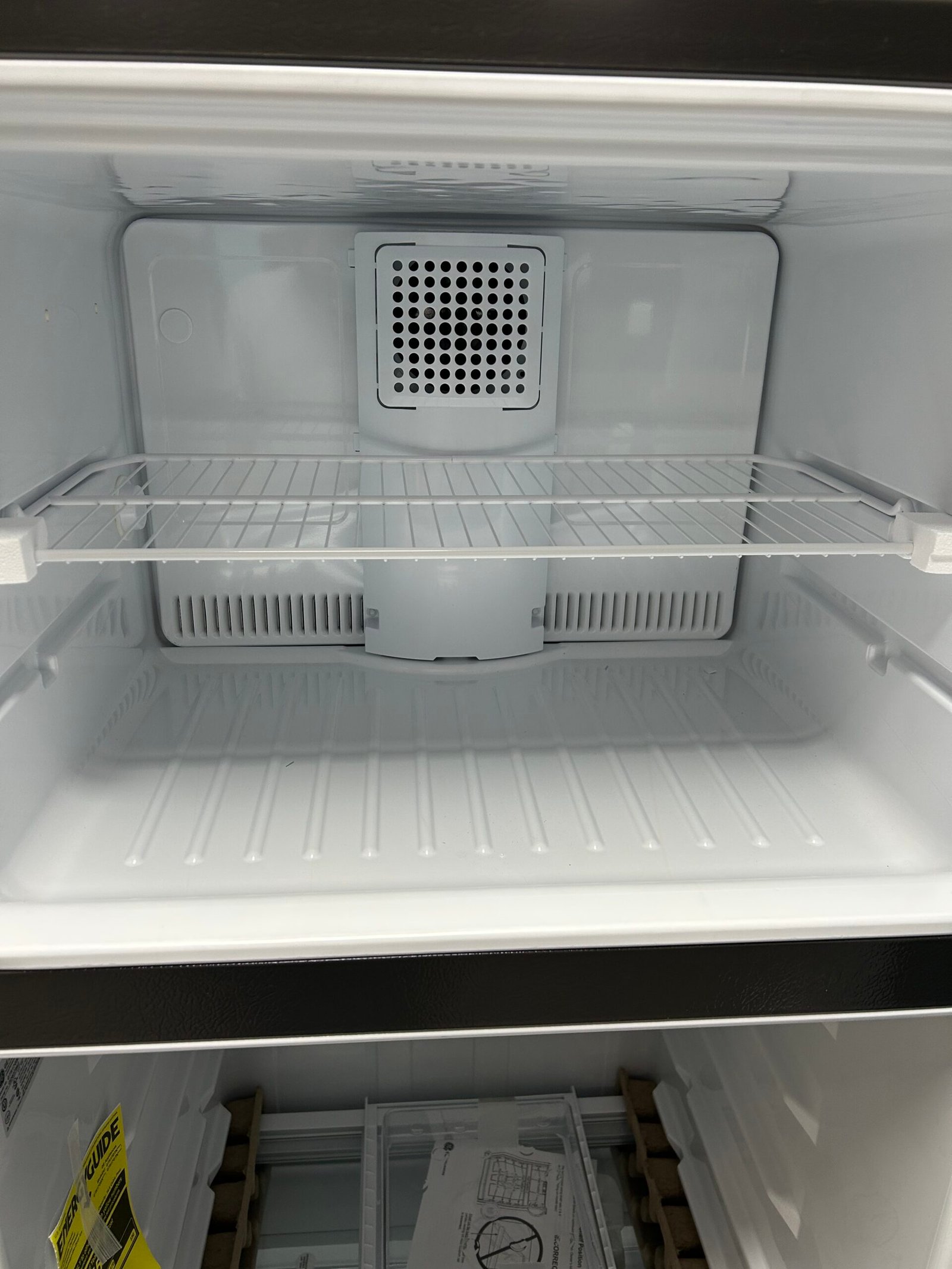 GE 28″ Top Freezer Refrigerator - Image 3