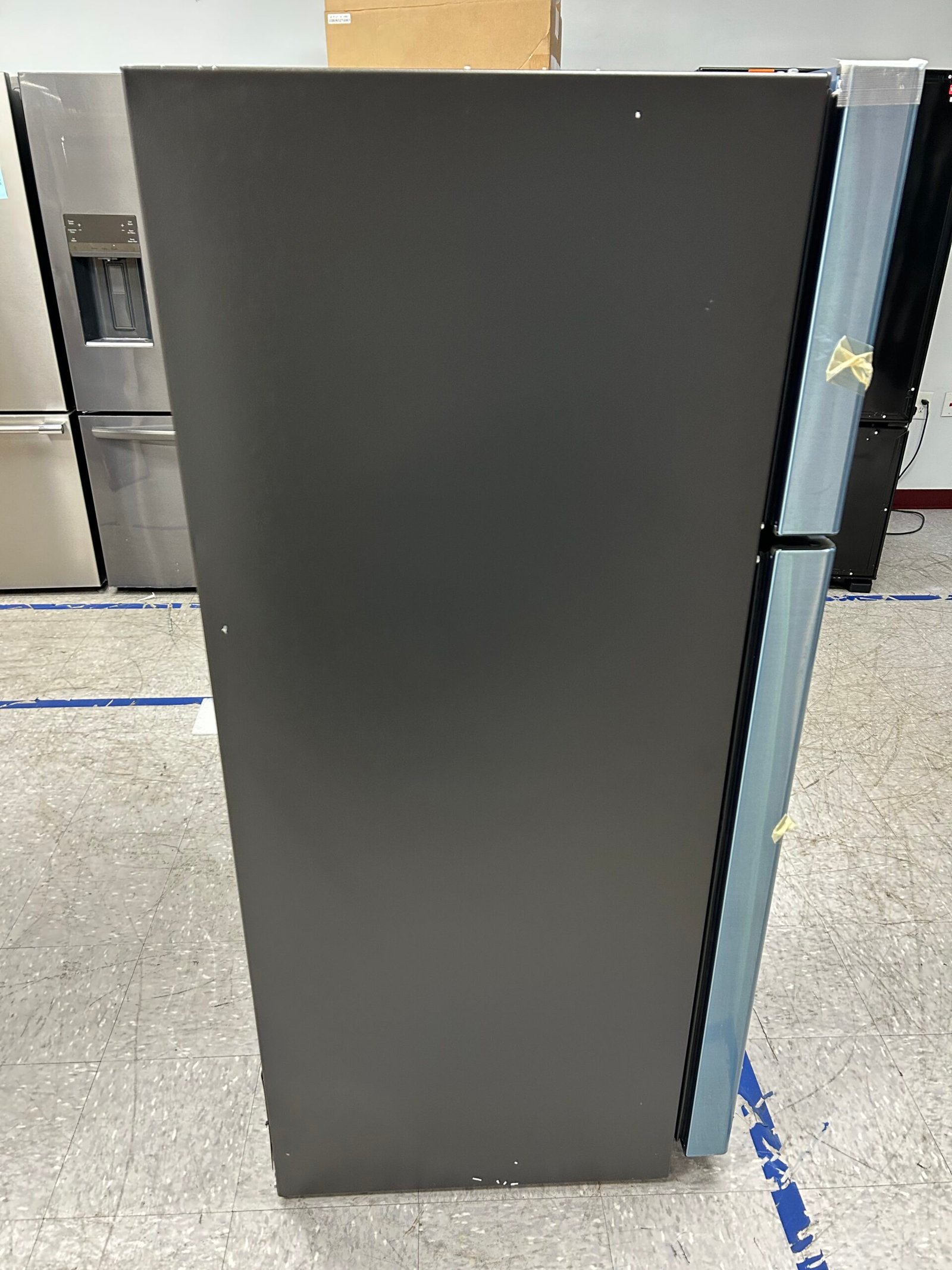 GE 28″ Top Freezer Refrigerator - Image 8