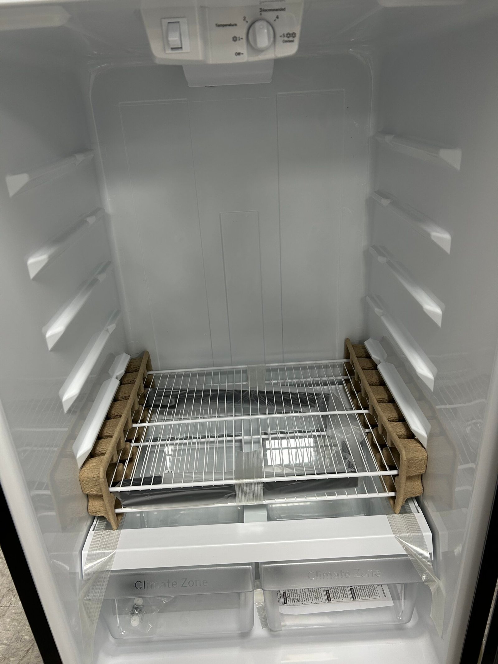 GE 28″ Top Freezer Refrigerator - Image 4