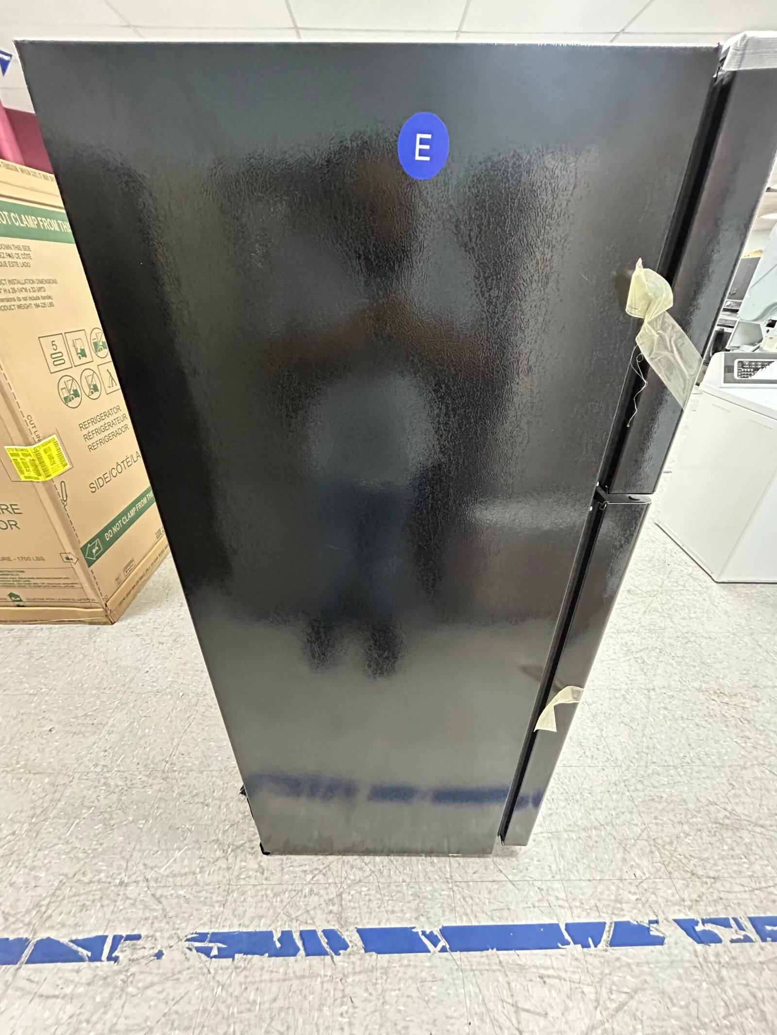 GE 28″ Top Freezer Refrigerator - Image 8
