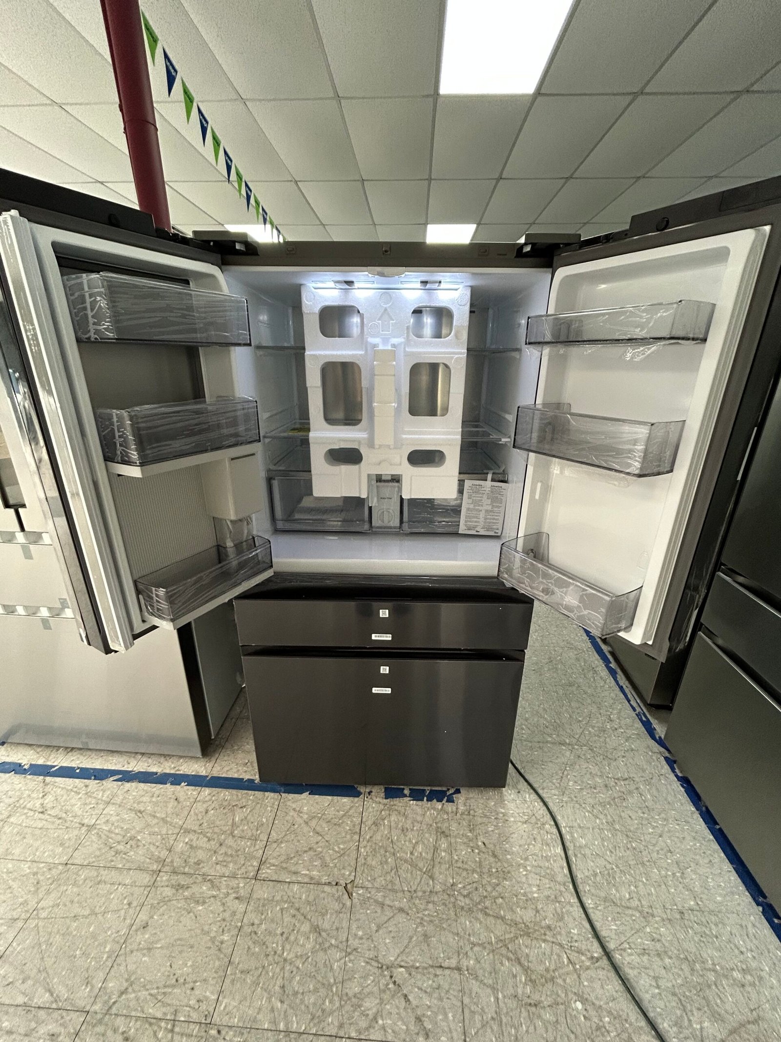 Samsung 36" Bespoke AI Family Hub Refrigerator - Image 3