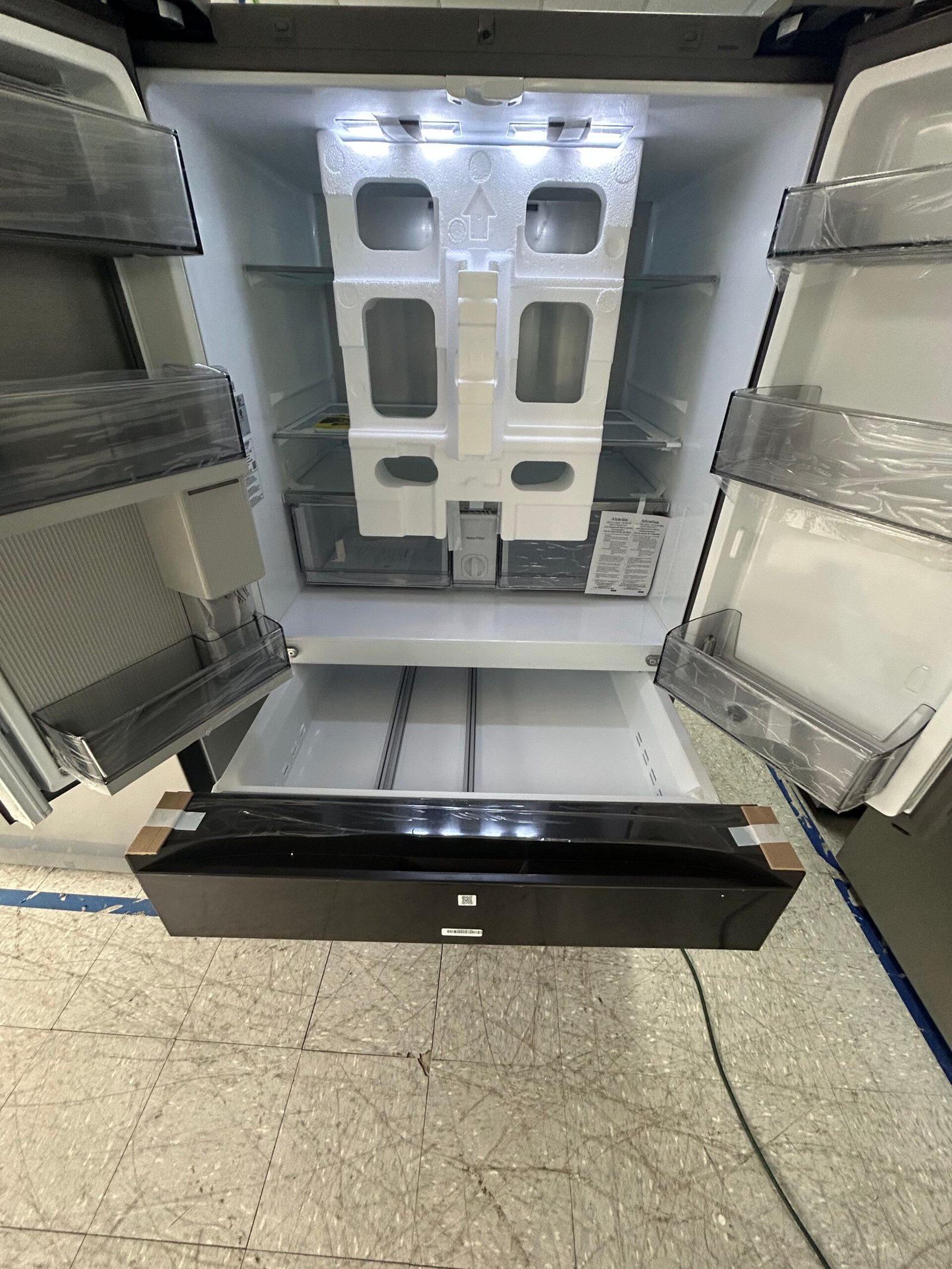 Samsung 36" Bespoke AI Family Hub Refrigerator - Image 5