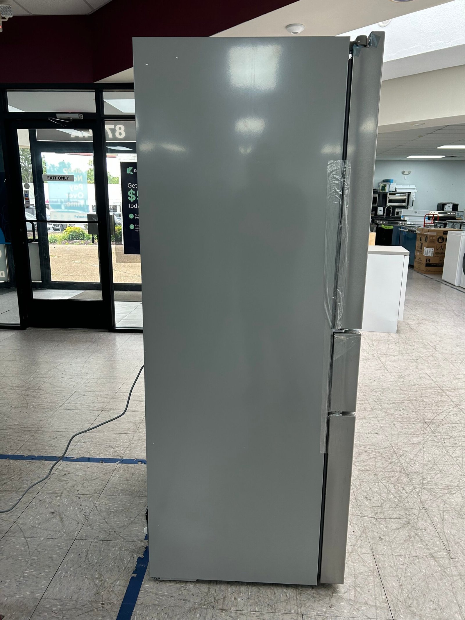 Bosch 36" Counter-Depth French Door Refrigerator - Image 10