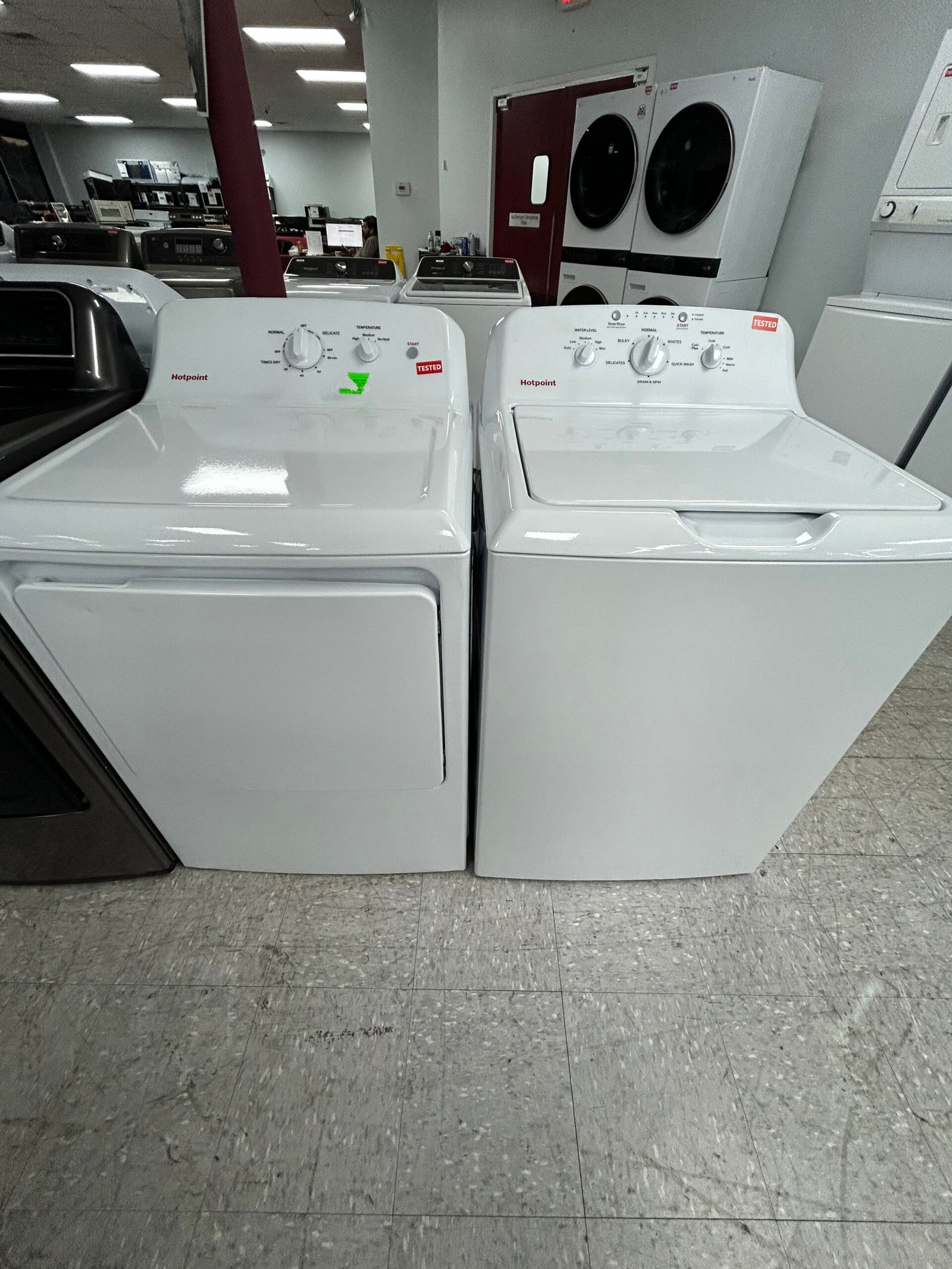 Hotpoint Top Load Washer & Gas Dryer Set
