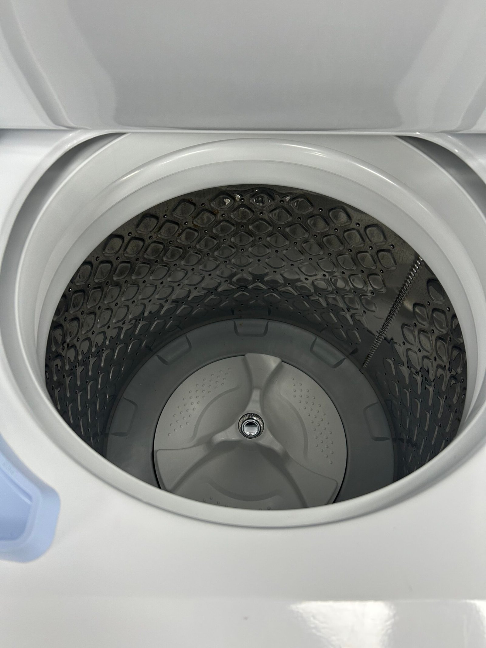 Frigidaire 27″ Stacked Laundry Center - Image 4