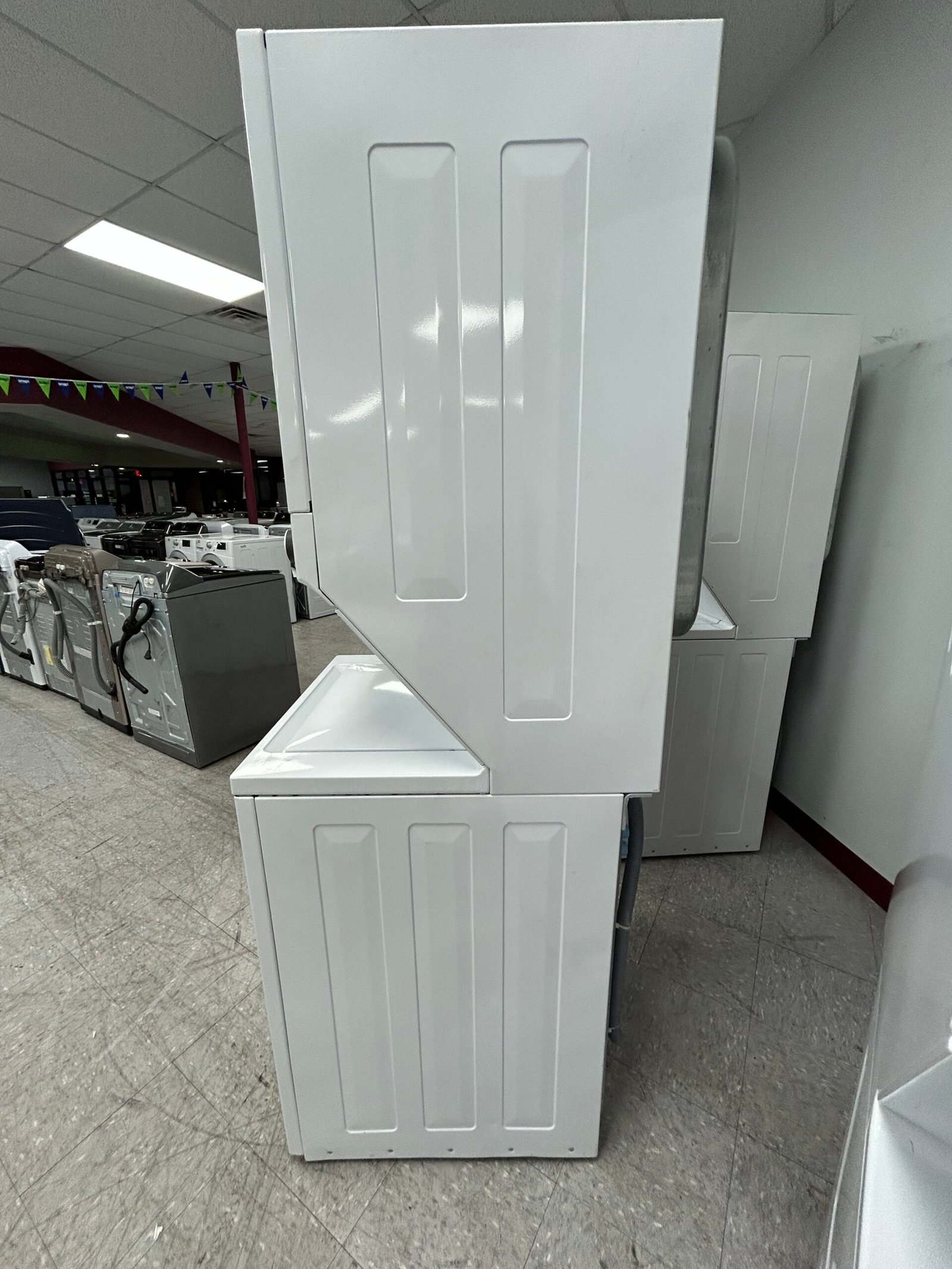 Frigidaire 27″ Stacked Laundry Center - Image 5