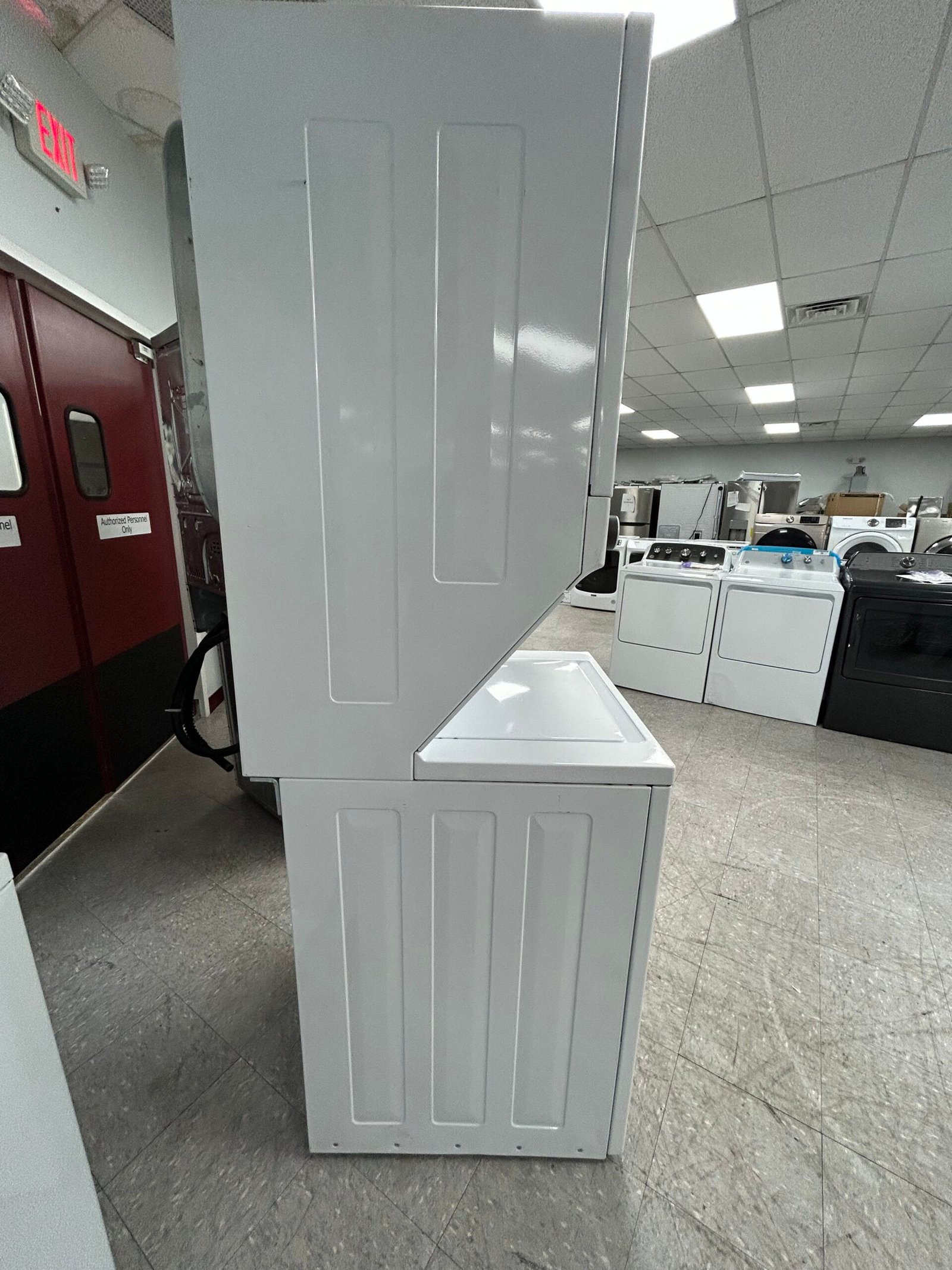 Frigidaire 27″ Stacked Laundry Center - Image 7