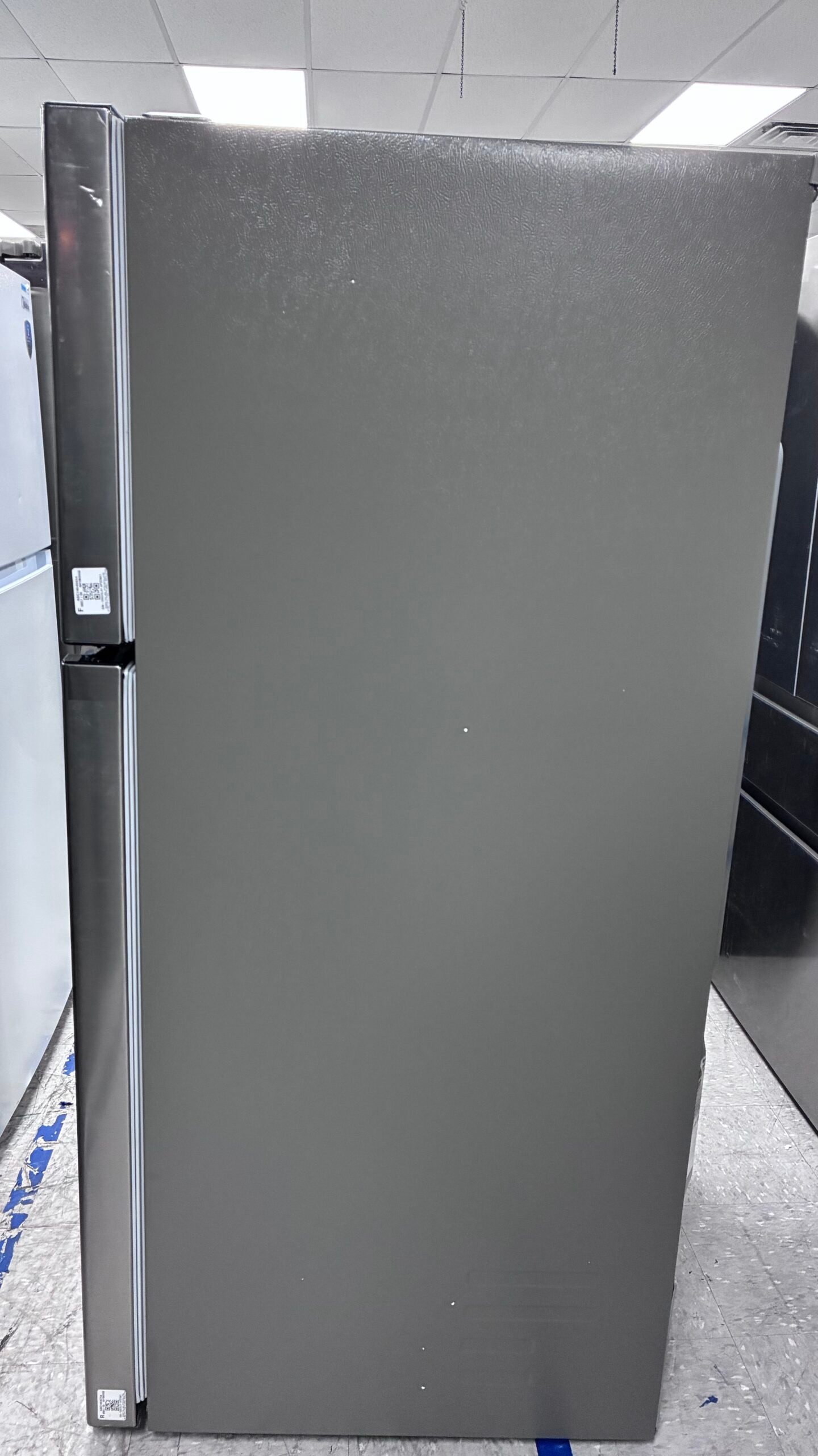 LG 30″ Top Freezer Refrigerator - Image 5