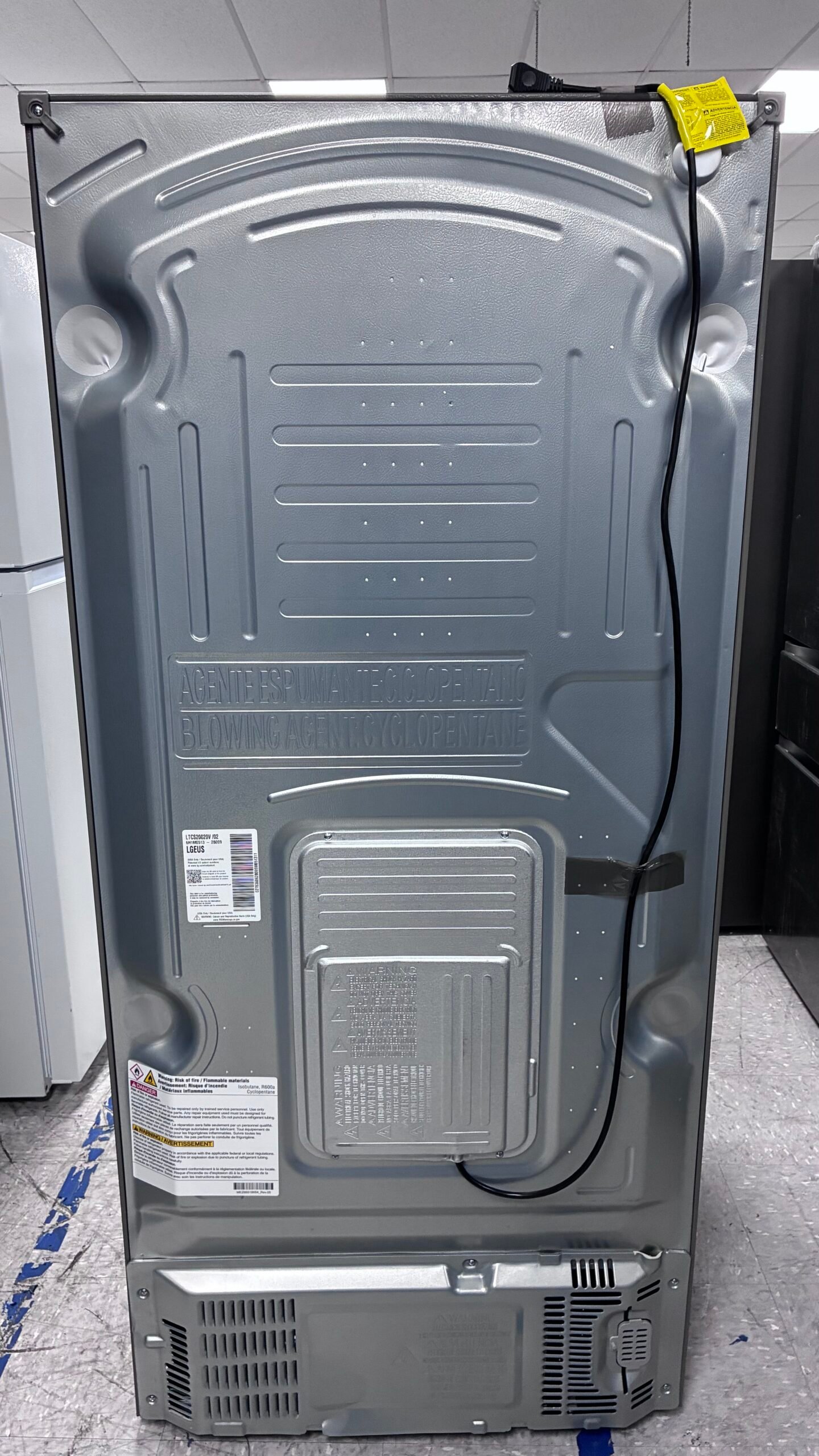 LG 30″ Top Freezer Refrigerator - Image 7