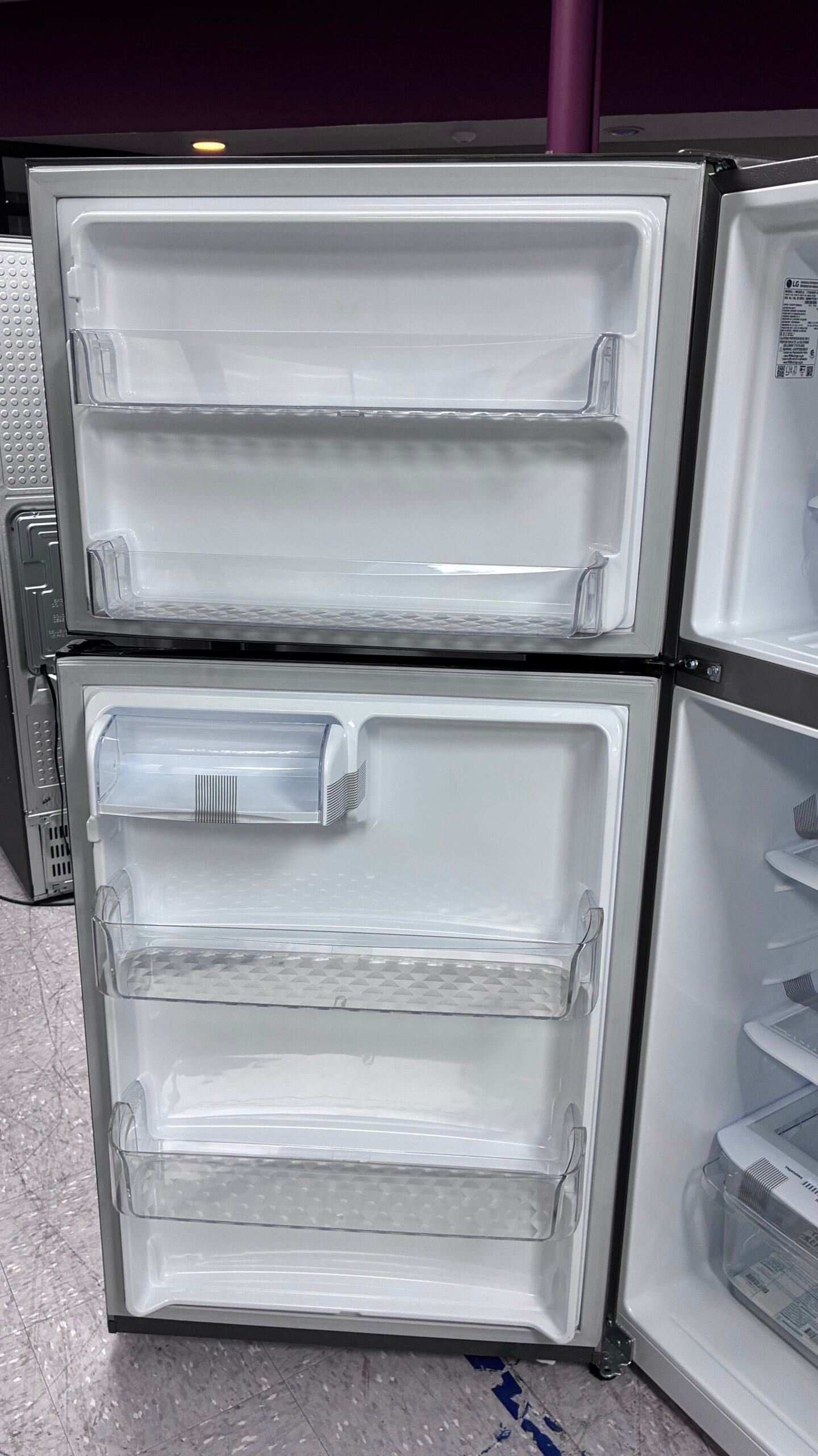 LG 30″ Top Freezer Refrigerator - Image 3