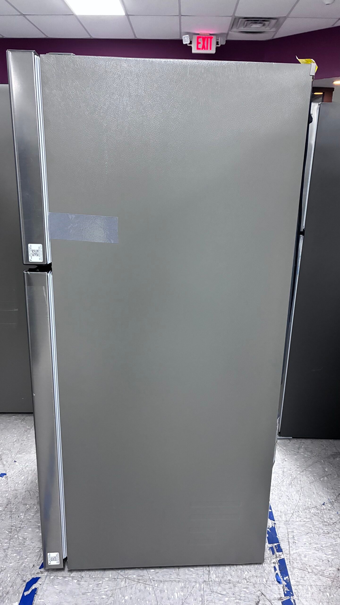 LG 30″ Top Freezer Refrigerator - Image 5