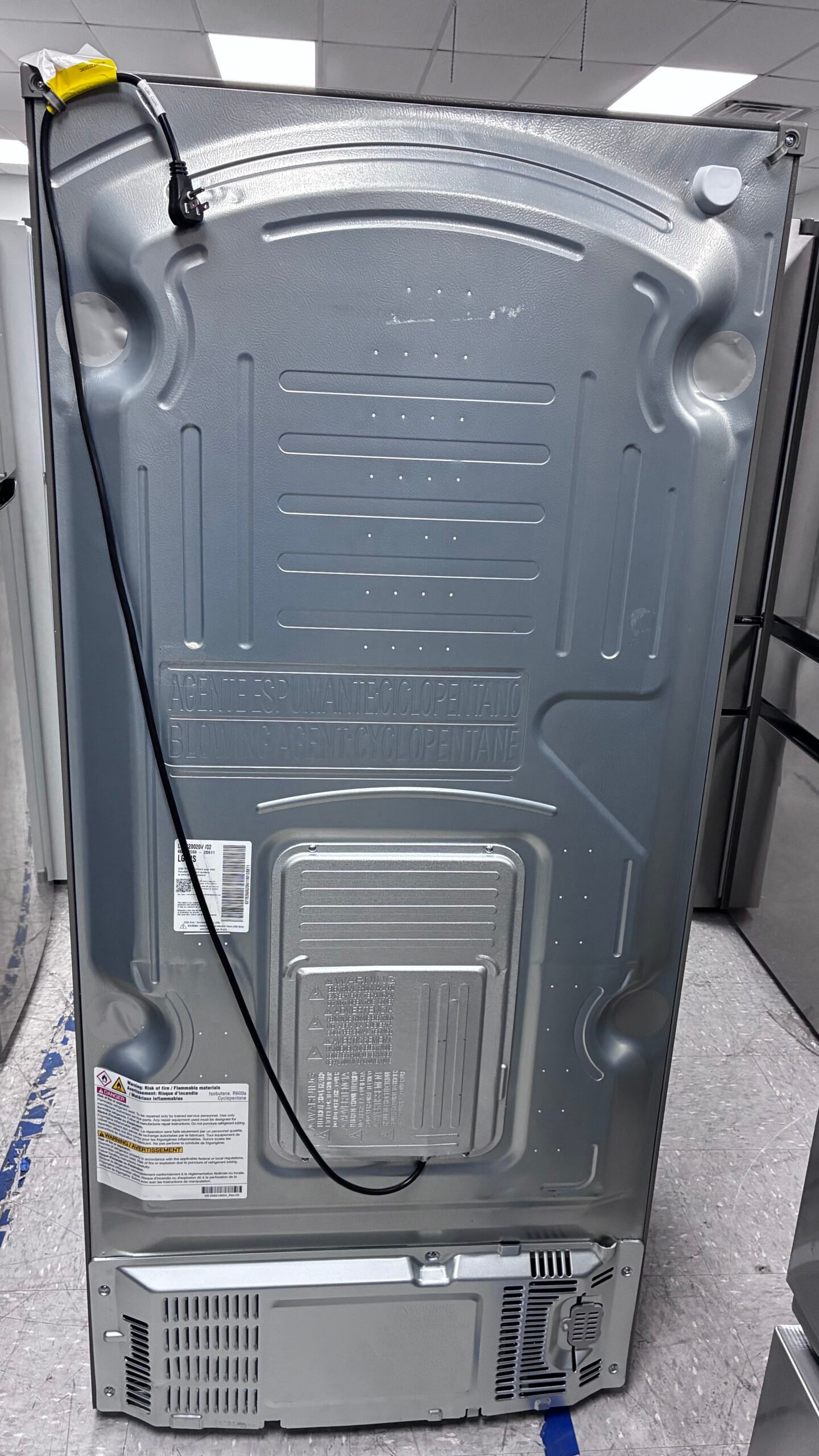 LG 30″ Top Freezer Refrigerator - Image 7