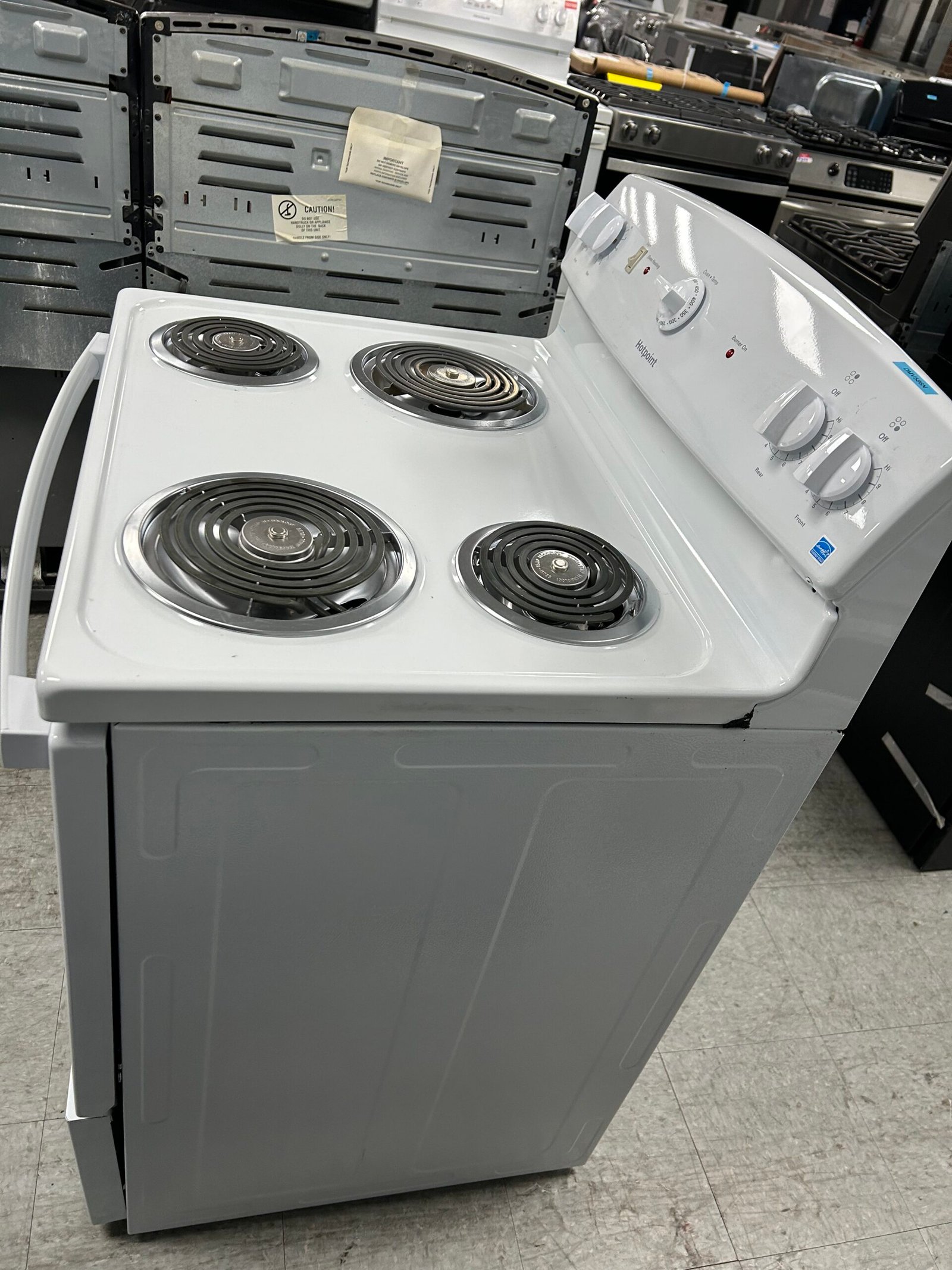 Hotpoint 30″ Freestanding Electric Range - Image 4