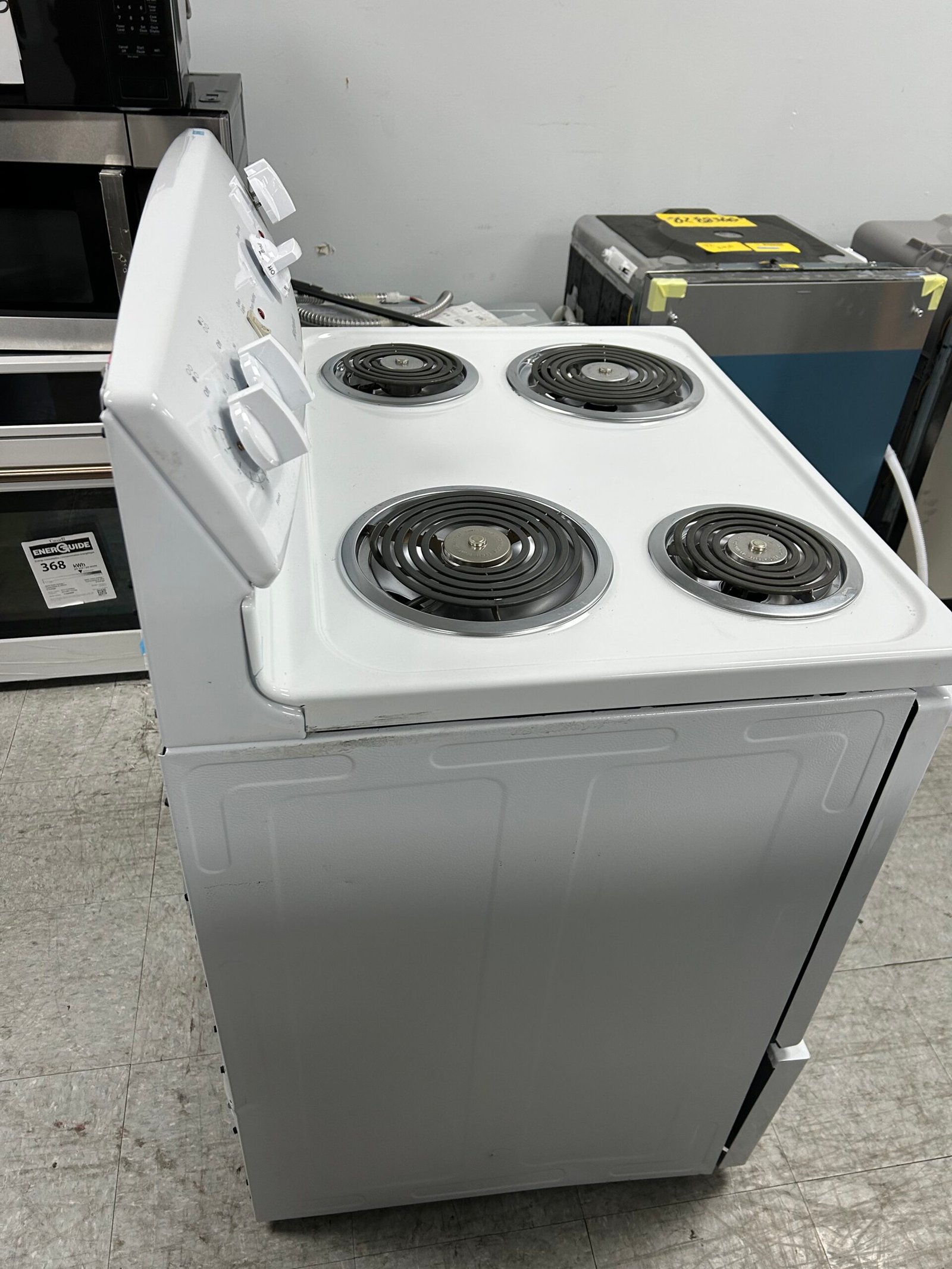 Hotpoint 30″ Freestanding Electric Range - Image 6