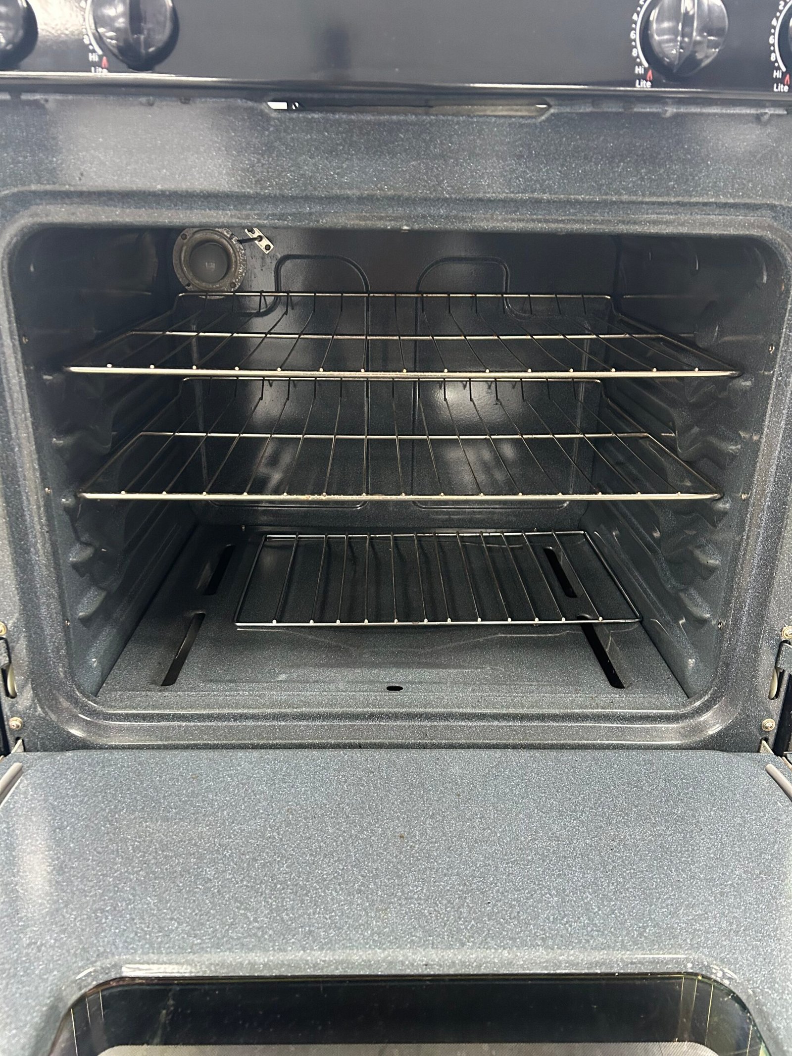 GE 30″ Freestanding Gas Range - Image 3